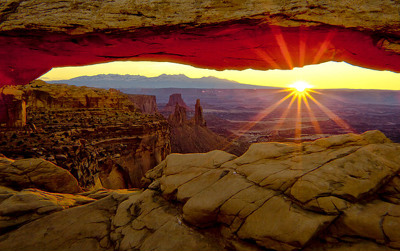 Mesa Arch Sunrays